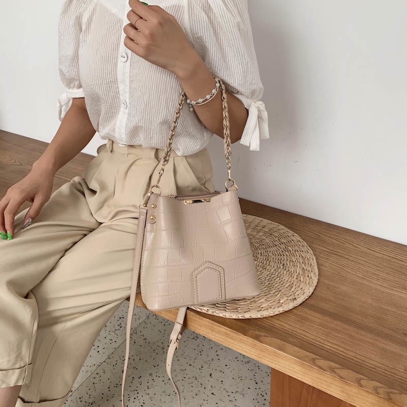 🖤現貨🖤 2022新款女手提小包包女潮復古女包春夏季洋氣石頭紋側背包斜挎水桶包女-細節圖3