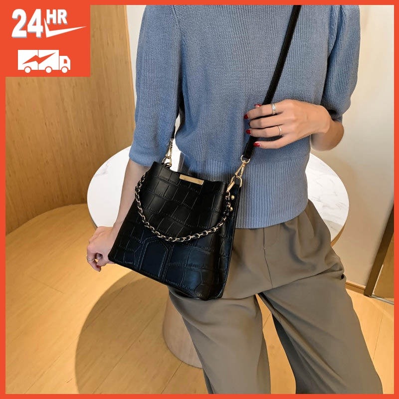 🖤現貨🖤 2022新款女手提小包包女潮復古女包春夏季洋氣石頭紋側背包斜挎水桶包女-細節圖4