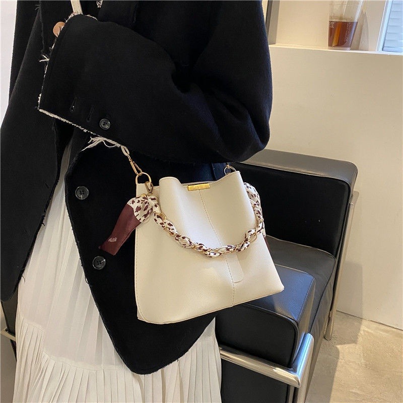 🖤 包包女2022新款潮流鏈條復古水桶包ins時尚百搭女側背包斜背包-細節圖8