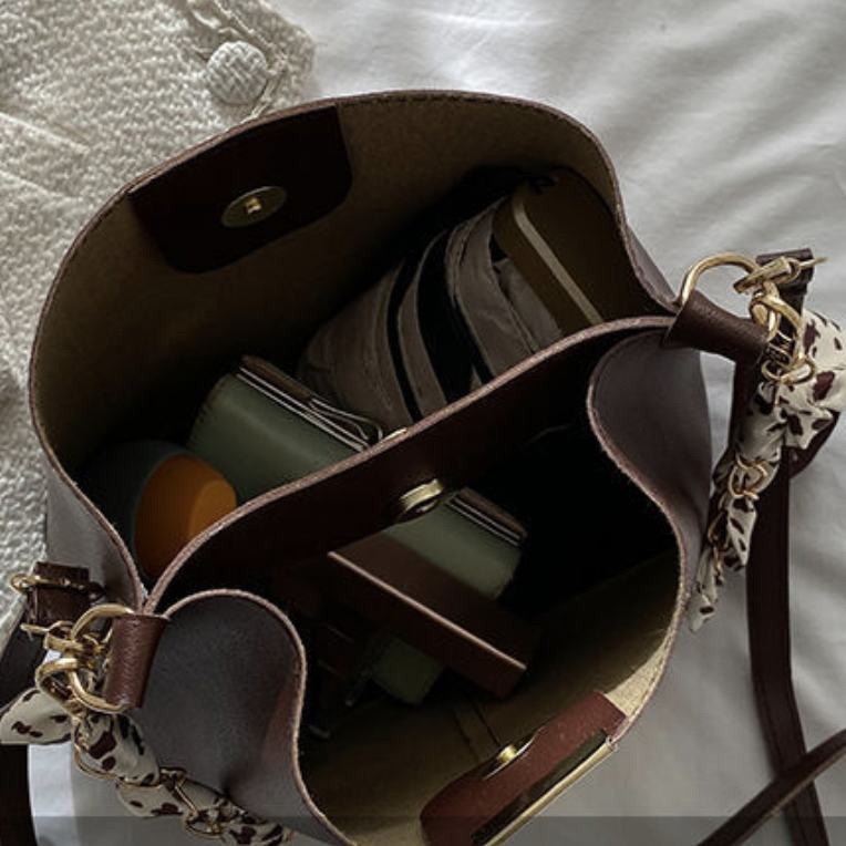 🖤 包包女2022新款潮流鏈條復古水桶包ins時尚百搭女側背包斜背包-細節圖9