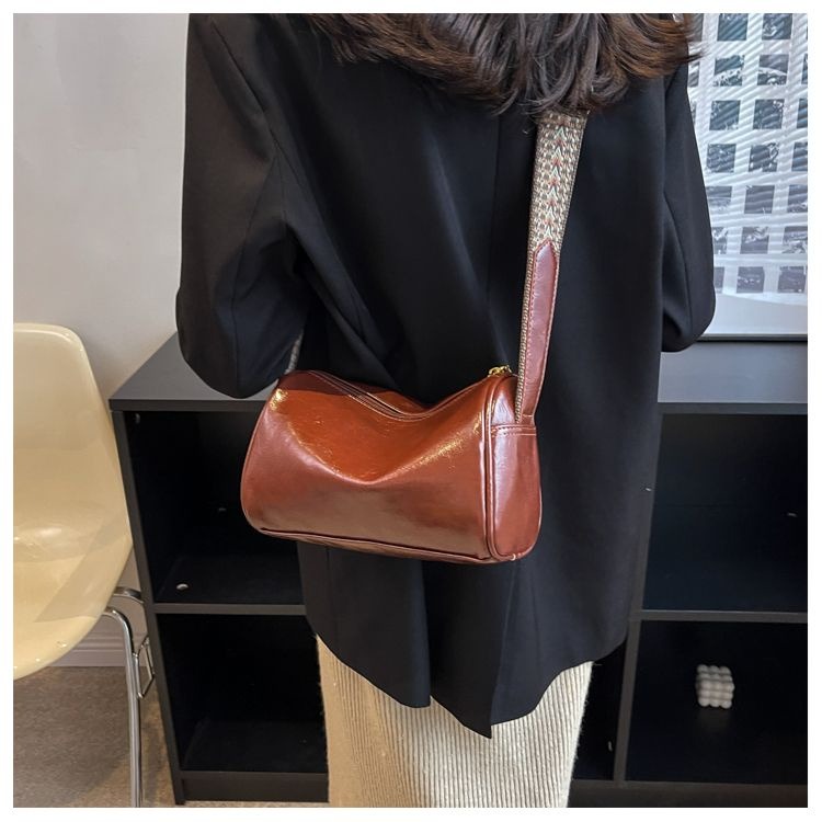 女生小包包 新款時尚寬頻斜背包 肩背包 爆款枕頭包 時尚女包-細節圖7