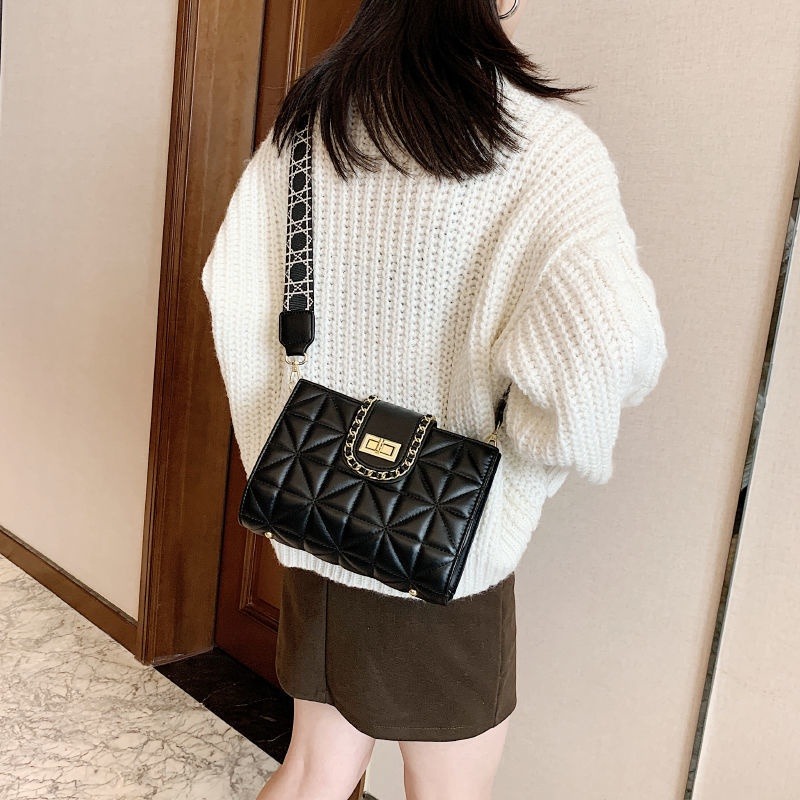 日韓 小方包 高級感 網紅包包 新款 街拍時尚 ins潮 韓版 百搭 學生 休閒 斜背包 鏈條 女生包包-細節圖3