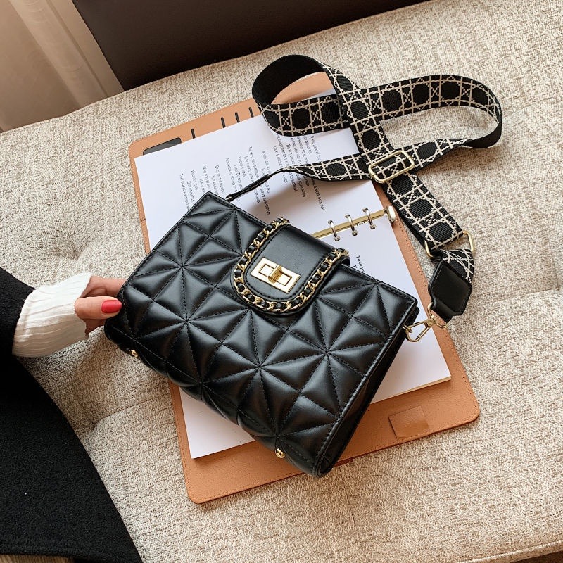 日韓 小方包 高級感 網紅包包 新款 街拍時尚 ins潮 韓版 百搭 學生 休閒 斜背包 鏈條 女生包包-細節圖5