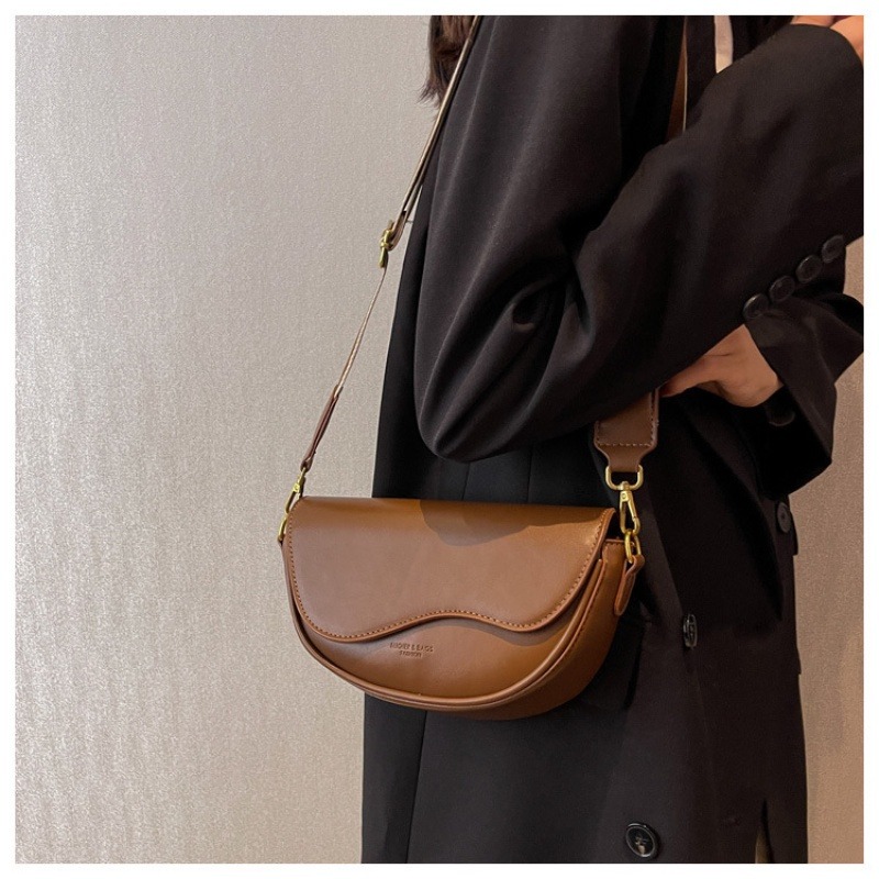 小包包女 流行高級質感時尚斜背包便宜包包 復古馬鞍包 女生斜背包-細節圖2