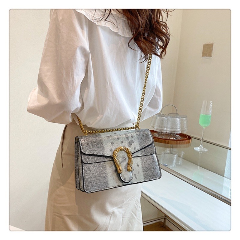 女生側背包斜背包時尚包包質感包包蛇紋斜背包金屬韓國包包-細節圖5