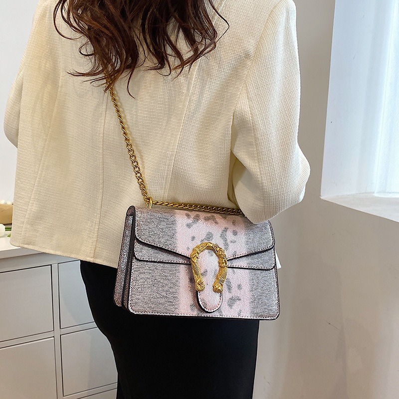 女生側背包斜背包時尚包包質感包包蛇紋斜背包金屬韓國包包-細節圖6