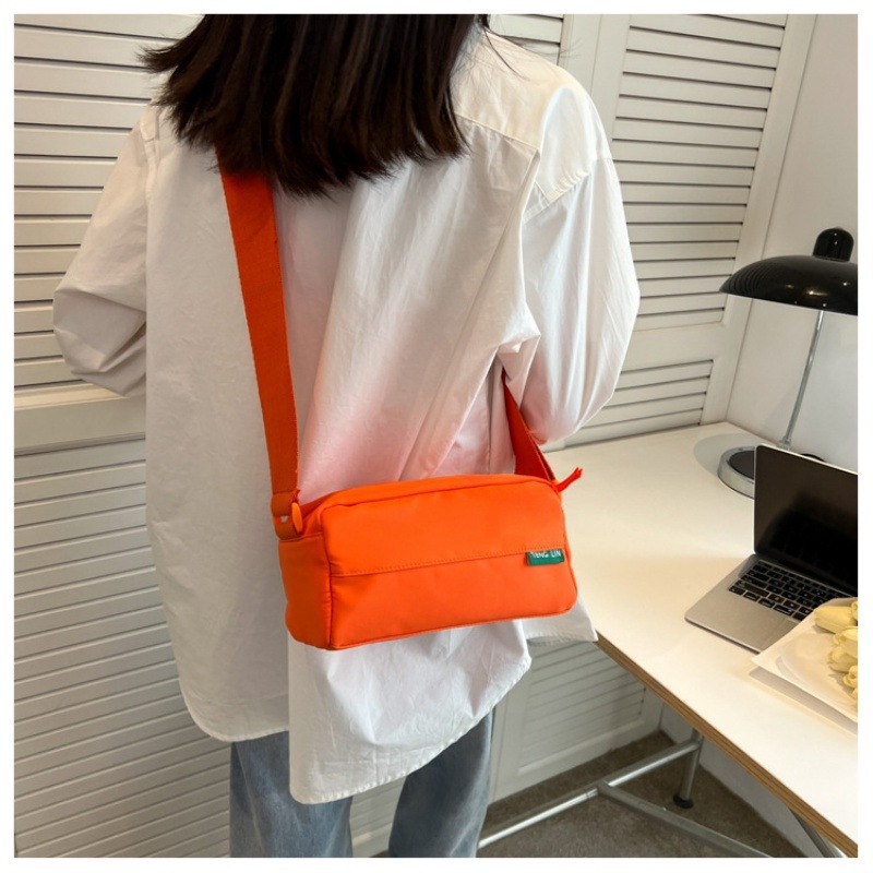 女生斜背包側背包小包包女2023新款春季單肩腋下包高級感帆布包-細節圖5