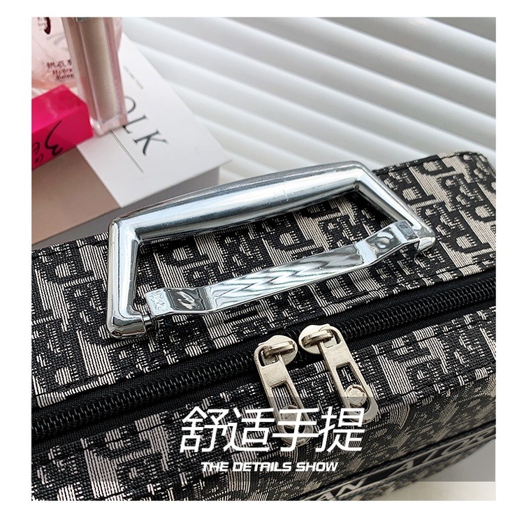 低價促銷 提花布字母化妝包刺 防水耐用大容量化妝包 手提包 郵差包女新款百搭復古單肩包斜挎包 女生包包-細節圖7