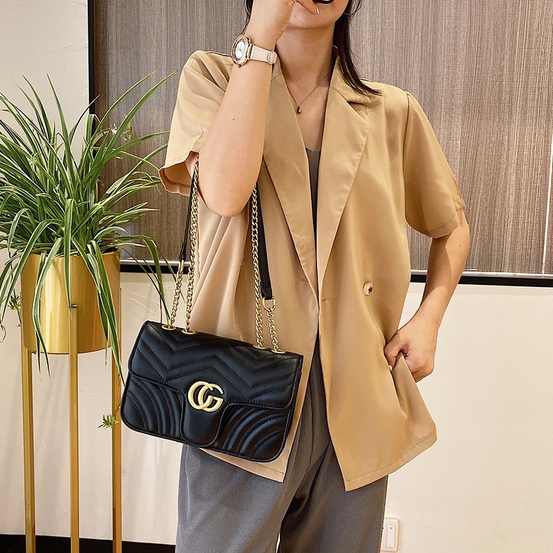 時尚女包 鏈條斜背包 潮牌女士斜背包 小方包 金屬鏈帶斜背包 手機包 質感皮革側背包 休閒肩背包 韓版包包女-細節圖4