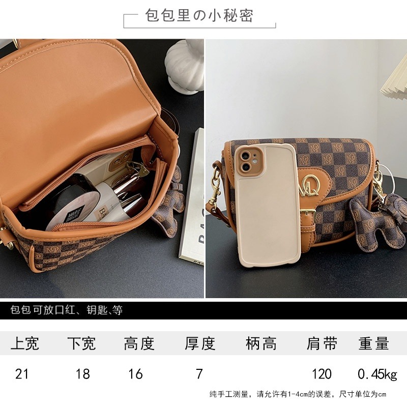 韓版女生馬鞍包 帶吊飾 時尚女包 半圓包包女 休閒斜背包 ins熱門斜背包 翻蓋質感肩背包 手機包-細節圖7