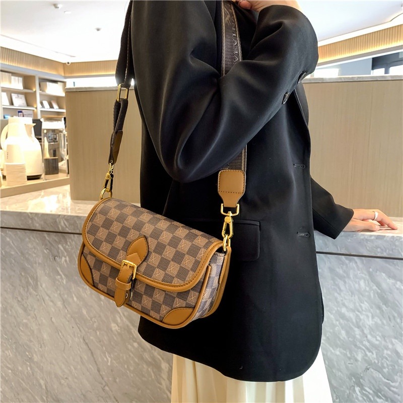 復古格子馬鞍包女 新品女包 時尚女生斜背包 皮包 放長夾手機包 通勤側背包 韓版斜跨包女 肩背包 防水包包-細節圖3