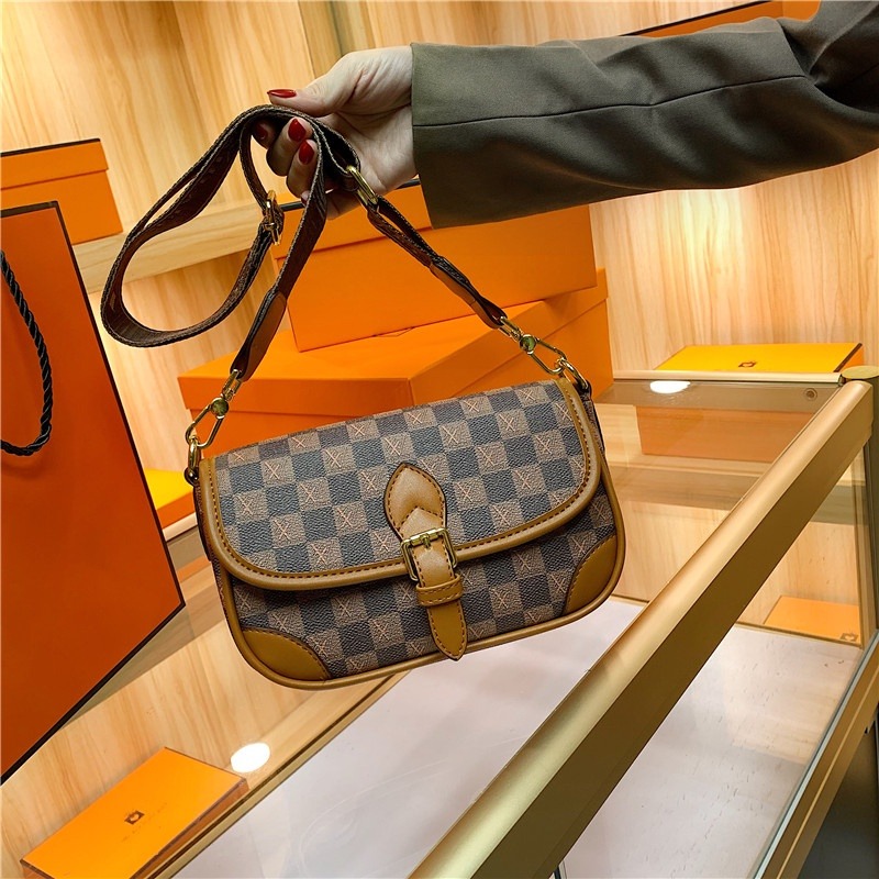 復古格子馬鞍包女 新品女包 時尚女生斜背包 皮包 放長夾手機包 通勤側背包 韓版斜跨包女 肩背包 防水包包-細節圖6