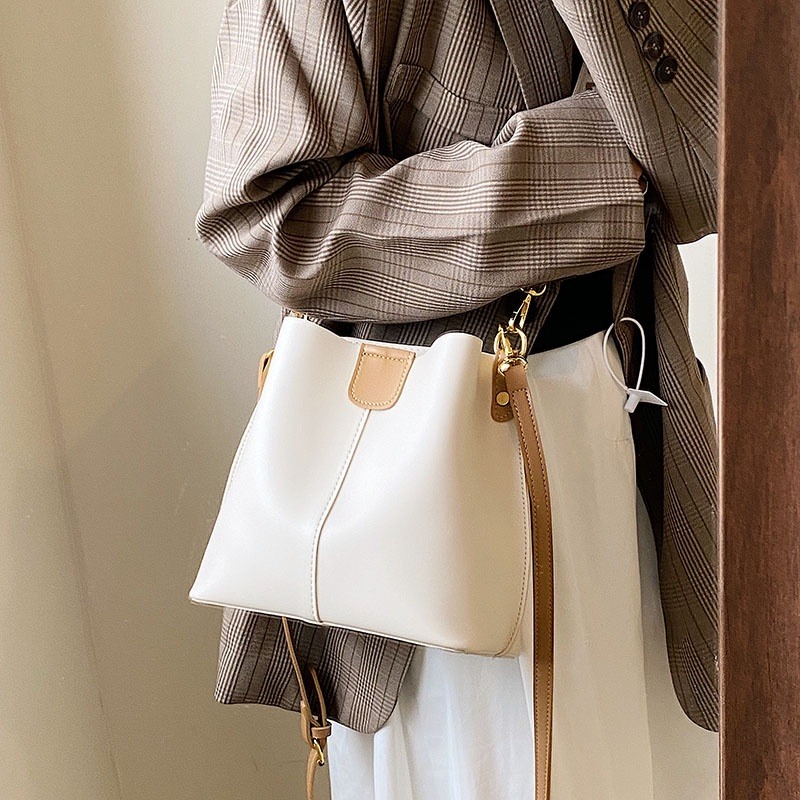 復古女包 雙肩帶可拆卸 軟皮質感水桶包 素色斜背包 女生包包 韓版斜背包 側背包 休閒通勤包 2023新品-細節圖2