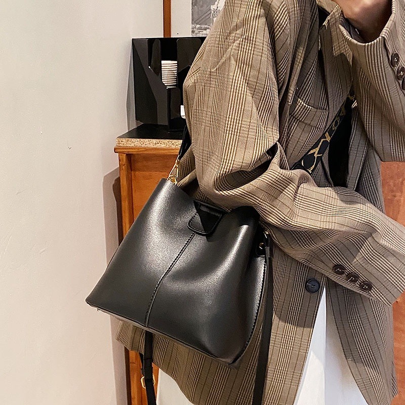 復古女包 雙肩帶可拆卸 軟皮質感水桶包 素色斜背包 女生包包 韓版斜背包 側背包 休閒通勤包 2023新品-細節圖3