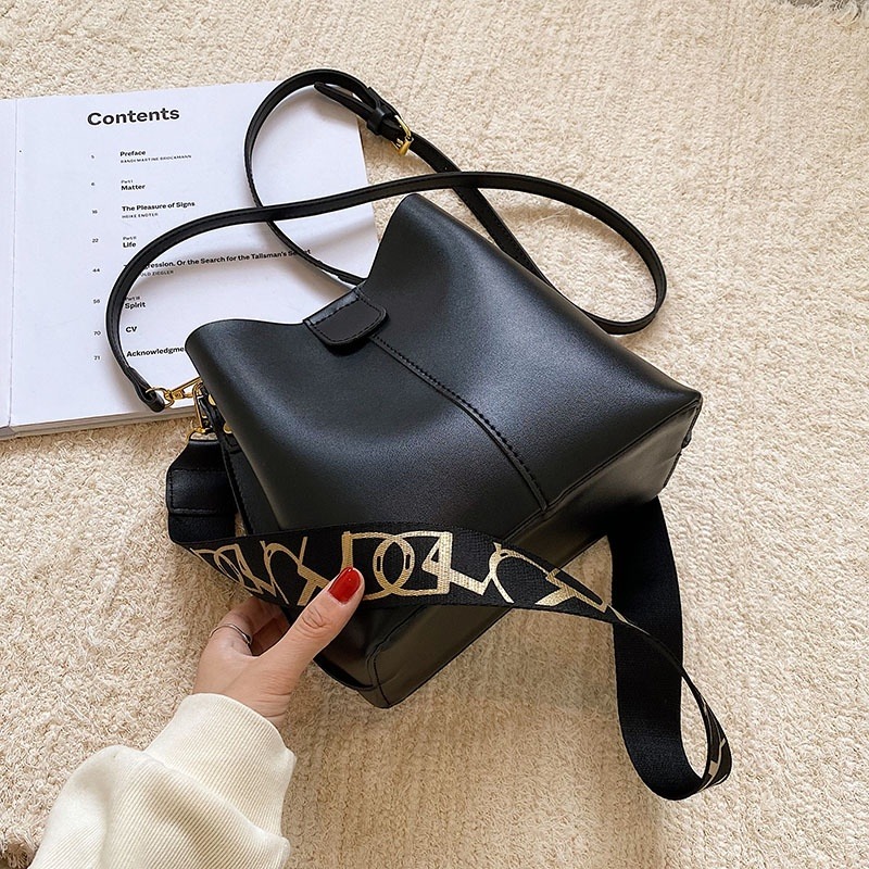 復古女包 雙肩帶可拆卸 軟皮質感水桶包 素色斜背包 女生包包 韓版斜背包 側背包 休閒通勤包 2023新品-細節圖7