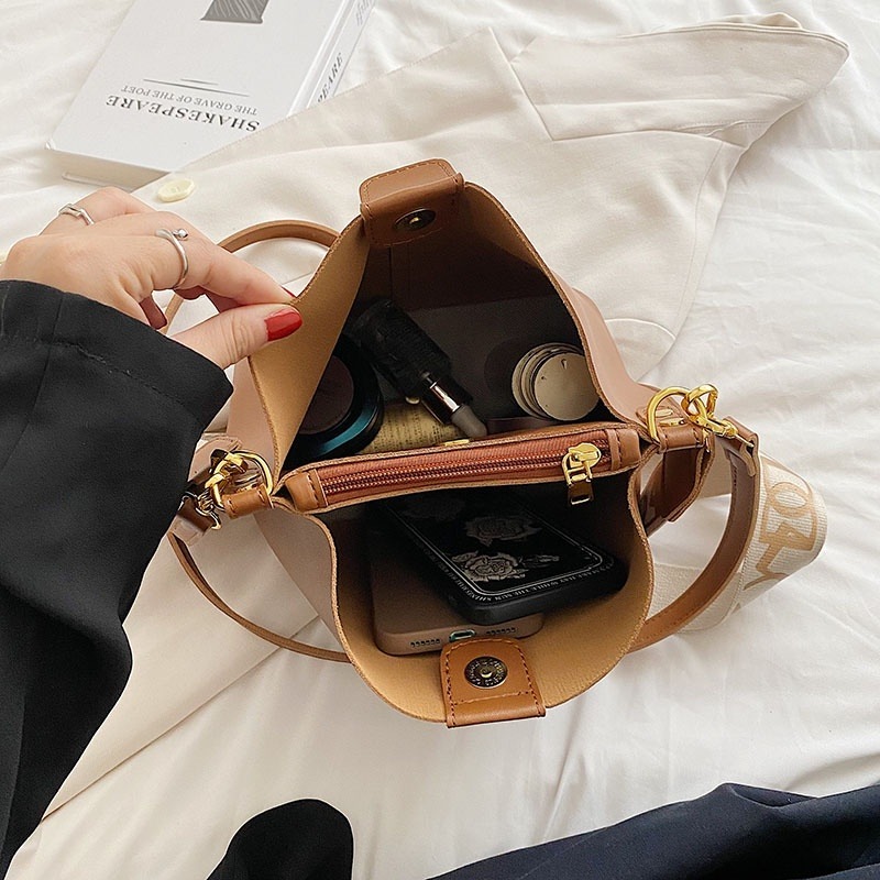 復古女包 雙肩帶可拆卸 軟皮質感水桶包 素色斜背包 女生包包 韓版斜背包 側背包 休閒通勤包 2023新品-細節圖8