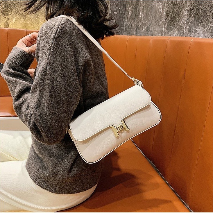 雙肩帶包包女H扣康康包通勤包包 高級感時尚斜背包 肩背包 腋下包 法棍包 2023新款斜跨包包-細節圖4