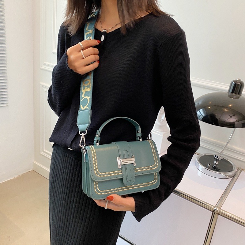  韓版女生斜背包 精品包包女 ins小包包 小方包 信封包 寬肩帶斜背包 側背包 時尚斜跨女包包 手提包-細節圖6