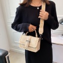  韓版女生斜背包 精品包包女 ins小包包 小方包 信封包 寬肩帶斜背包 側背包 時尚斜跨女包包 手提包-規格圖9