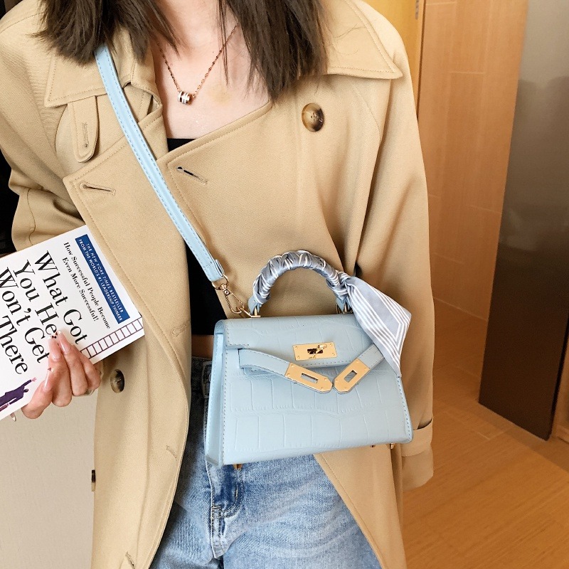 鱷魚紋手提包經典款凱莉包高級感女士斜背包通勤包包時尚斜背包鎖釦翻蓋女包韓版包包女絲巾手提小方包-細節圖7