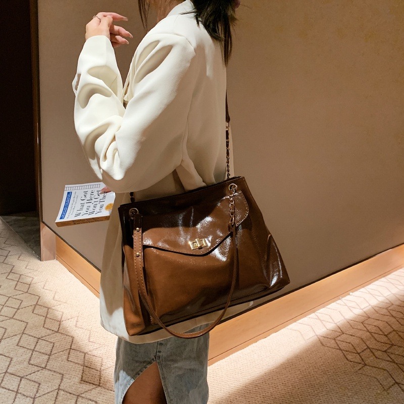 秋季女包通勤斜背包漆皮質感手提包ins大容量包包鏈條斜背包韓版女生斜跨包托特大包放A4紙iPad多色-細節圖6