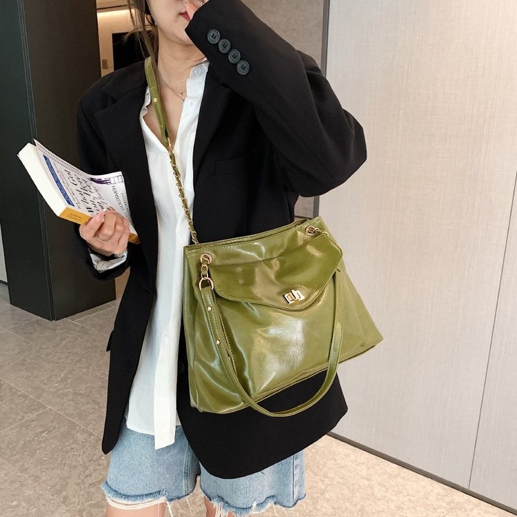 秋季女包通勤斜背包漆皮質感手提包ins大容量包包鏈條斜背包韓版女生斜跨包托特大包放A4紙iPad多色-細節圖7