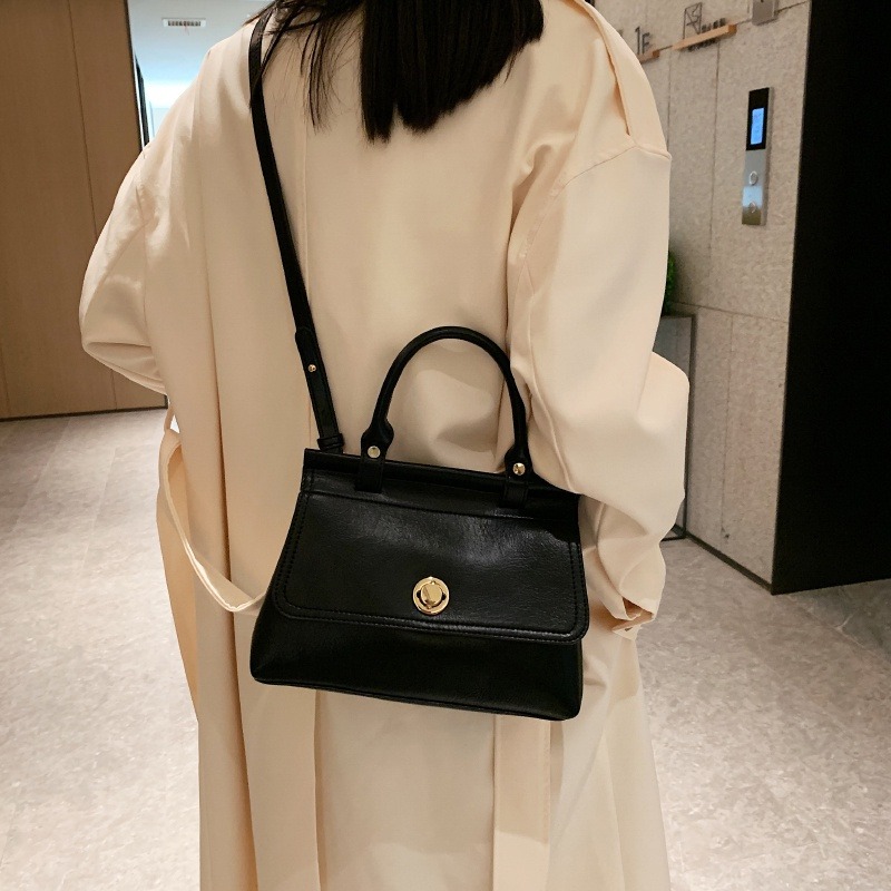 小眾復古郵差包包女2023新款女包通勤手提包素色質感斜背包秋季時尚女包高級感斜背包多色斜跨側背包-細節圖5