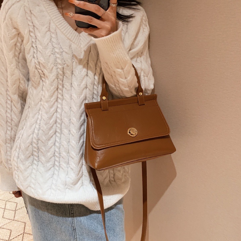 小眾復古郵差包包女2023新款女包通勤手提包素色質感斜背包秋季時尚女包高級感斜背包多色斜跨側背包-細節圖7