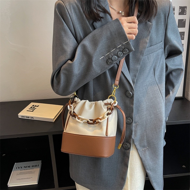 復古休閒手提包女 拼色斜背包 大容量斜跨包 抽繩斜背包 百搭時尚女包 韓版女生包包 包包女 手機包 軟皮荔枝紋-細節圖5