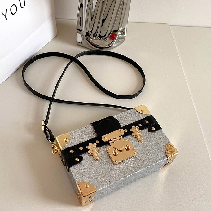 時尚女生盒子包包 閃亮裝飾鎖釦小方包 休閒女生包包 韓版斜背包女 2023年新款側背包 斜跨小包包 手機包-細節圖7