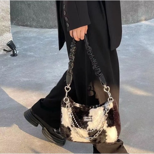 小紅書推薦 原創設計甜酷y2k辣妹毛絨包 格紋腋下包包女 2022秋冬新款鏈條百搭包 側背包 單肩包-細節圖4