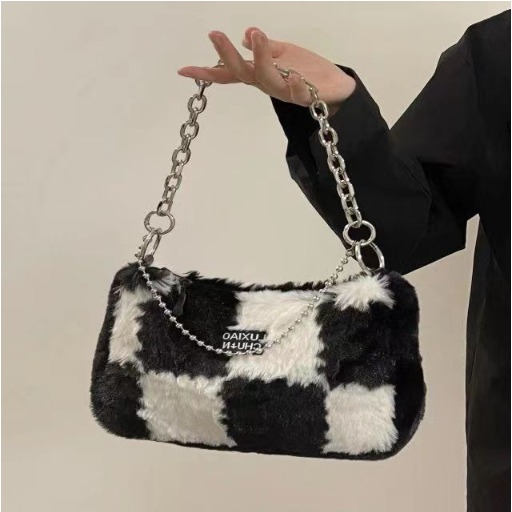 小紅書推薦 原創設計甜酷y2k辣妹毛絨包 格紋腋下包包女 2022秋冬新款鏈條百搭包 側背包 單肩包-細節圖5