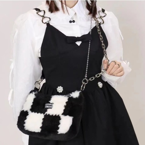 小紅書推薦 原創設計甜酷y2k辣妹毛絨包 格紋腋下包包女 2022秋冬新款鏈條百搭包 側背包 單肩包-細節圖6