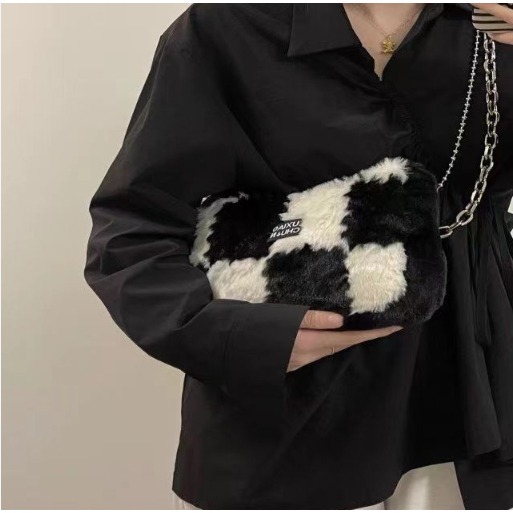 小紅書推薦 原創設計甜酷y2k辣妹毛絨包 格紋腋下包包女 2022秋冬新款鏈條百搭包 側背包 單肩包-細節圖7