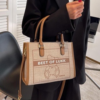  小紅書推薦 小眾設計可愛小熊手提包包女 2023新款潮百搭斜挎包少女時尚單肩包 時尚斜挎包-細節圖2