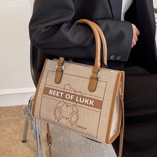  小紅書推薦 小眾設計可愛小熊手提包包女 2023新款潮百搭斜挎包少女時尚單肩包 時尚斜挎包-細節圖4