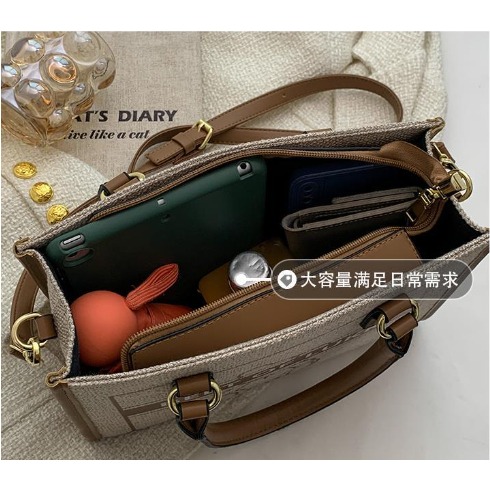  小紅書推薦 小眾設計可愛小熊手提包包女 2023新款潮百搭斜挎包少女時尚單肩包 時尚斜挎包-細節圖9