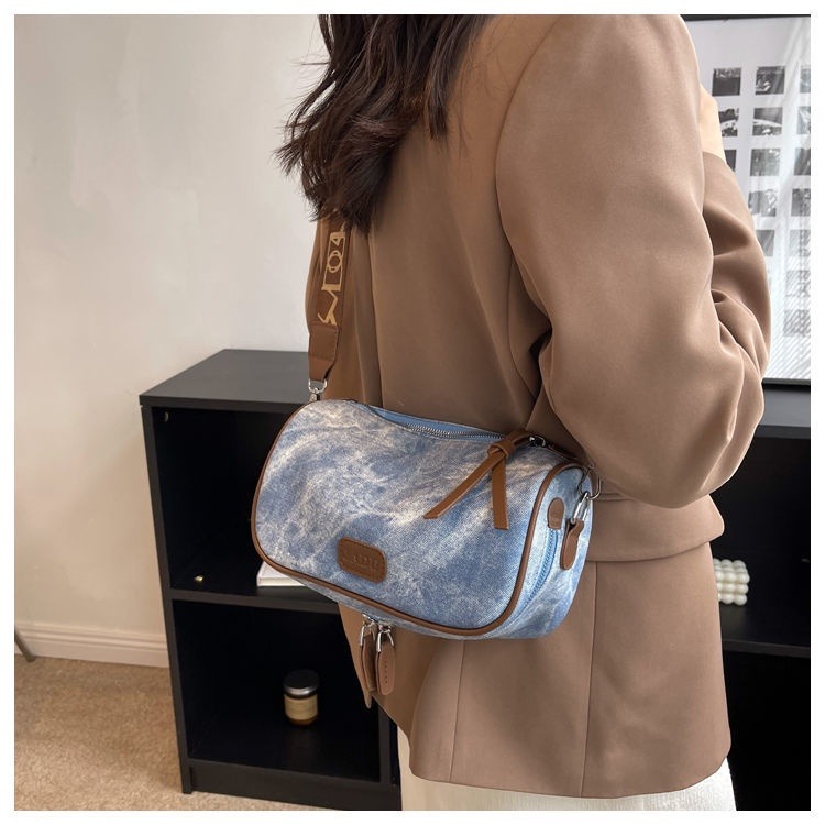 包包女夏2023新款今年流行斜背包小眾高級質感網紅爆款牛仔枕頭包-細節圖2