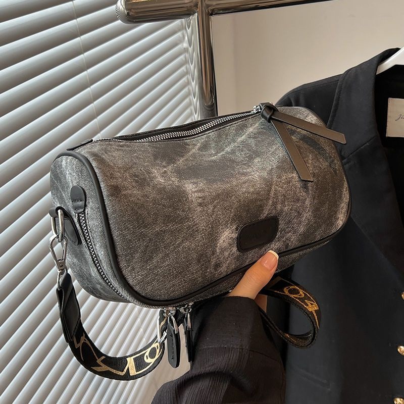 包包女夏2023新款今年流行斜背包小眾高級質感網紅爆款牛仔枕頭包-細節圖3