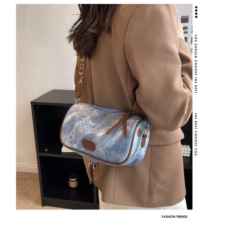 包包女夏2023新款今年流行斜背包小眾高級質感網紅爆款牛仔枕頭包-細節圖4