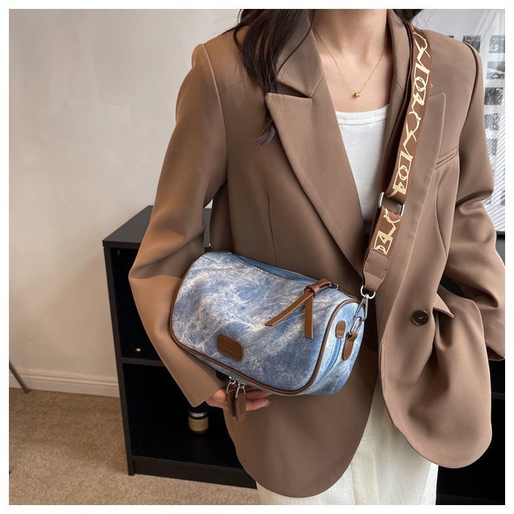 包包女夏2023新款今年流行斜背包小眾高級質感網紅爆款牛仔枕頭包-細節圖6