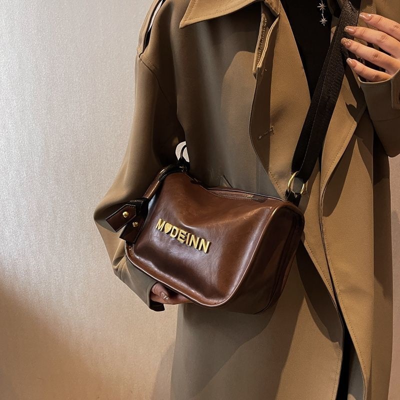 高級感小包包女2023新款韓系寬腋下包秋冬流行複古郵差包斜挎包-細節圖4