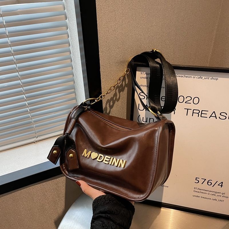 高級感小包包女2023新款韓系寬腋下包秋冬流行複古郵差包斜挎包-細節圖5