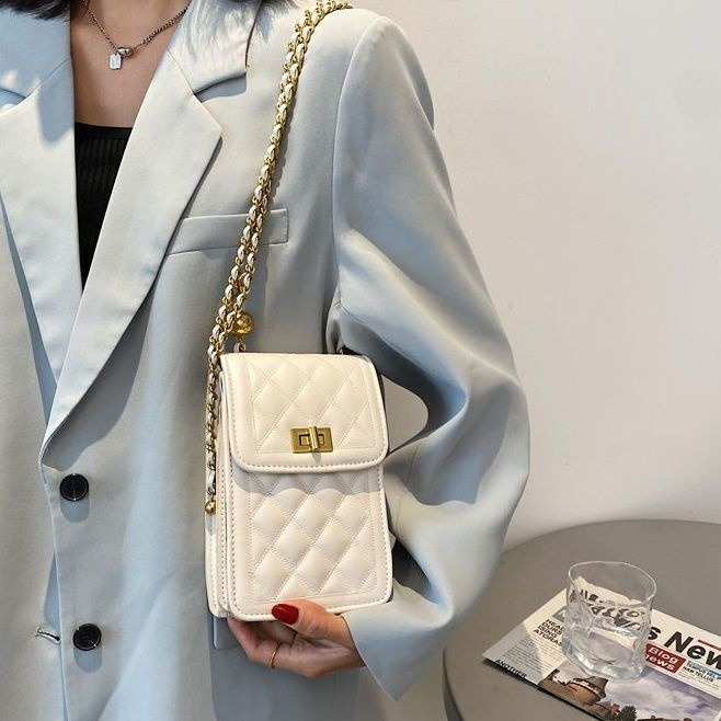 高級感鏈條小包包女2022新款潮網紅菱格百搭金球斜挎單肩背手機包-細節圖9