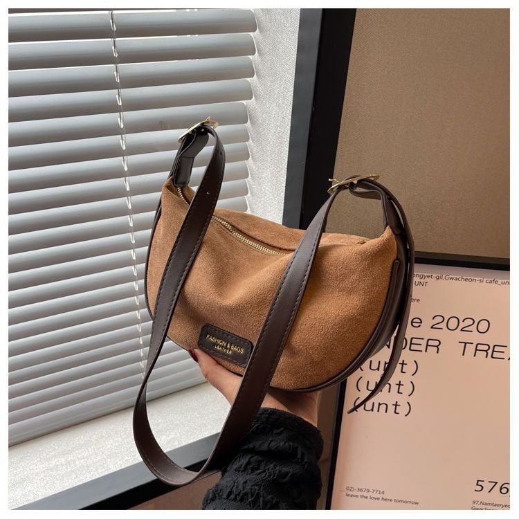 韓系包包女秋冬2023新款潮時尚單肩個性斜背包爆款磨砂餃子馬鞍包-細節圖2