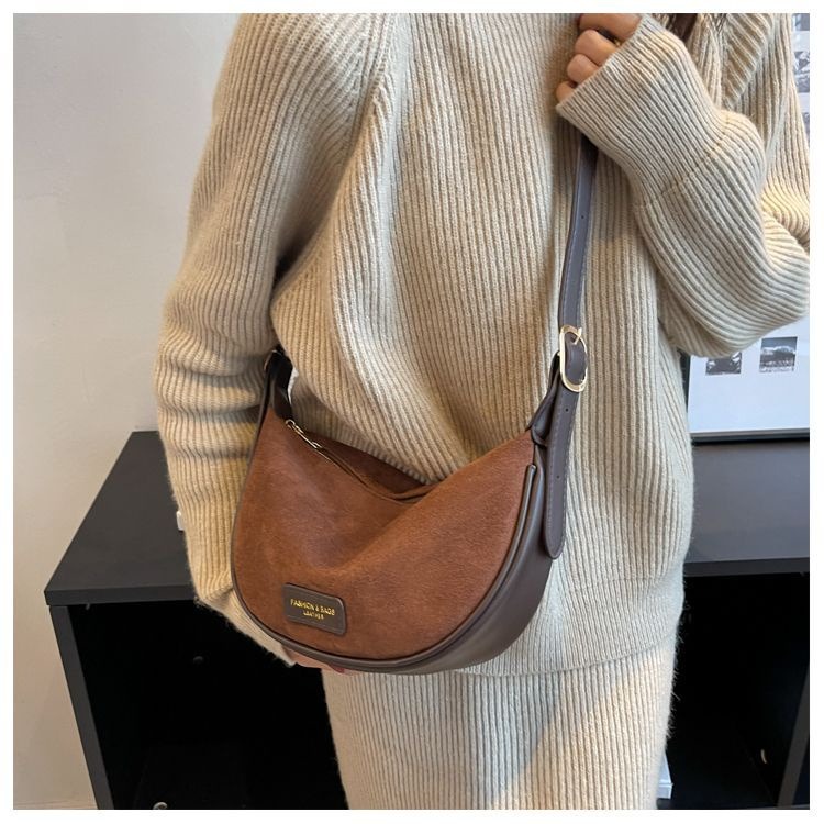 韓系包包女秋冬2023新款潮時尚單肩個性斜背包爆款磨砂餃子馬鞍包-細節圖5