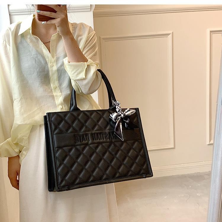 女包 手提包女 斜背包 側背包 菱格包 托特包 大容量包包2022新款日韓淑女大气丝带潮流時尚珍珠包夏季水桶包包-細節圖3