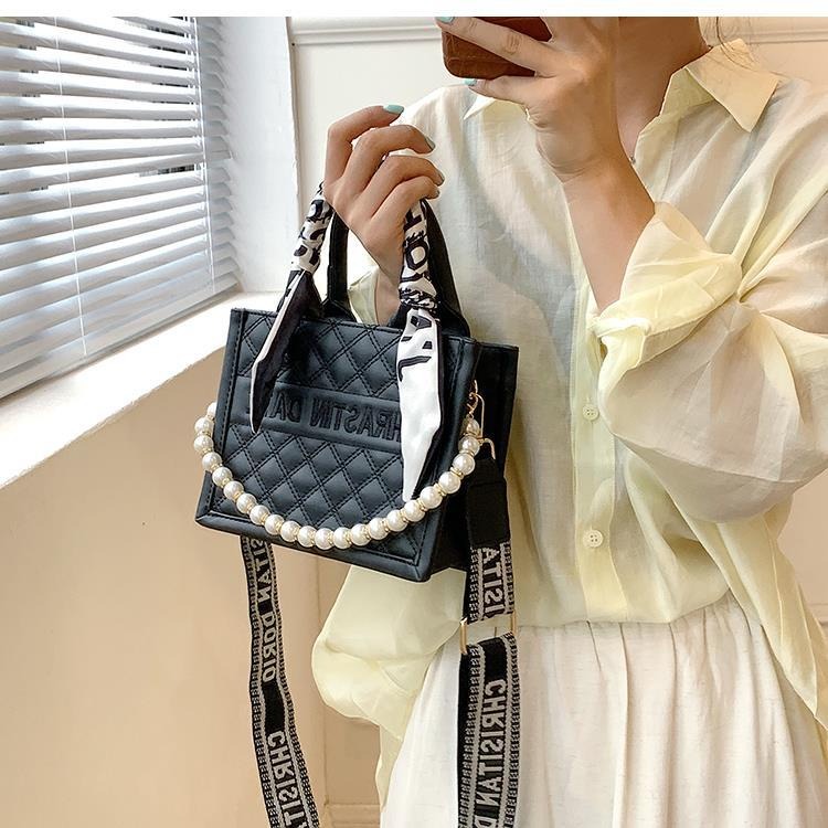 女包 手提包女 斜背包 側背包 菱格包 托特包 大容量包包2022新款日韓淑女大气丝带潮流時尚珍珠包夏季水桶包包-細節圖6