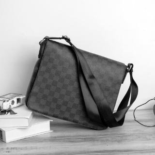 FASHION BAGSTORE，超高C / P值，仿LV款男士休閒掀蓋包，郵差包大容量多隔層單肩斜跨包防水皮革側背包-細節圖2