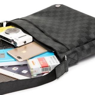 FASHION BAGSTORE，超高C / P值，仿LV款男士休閒掀蓋包，郵差包大容量多隔層單肩斜跨包防水皮革側背包-細節圖9